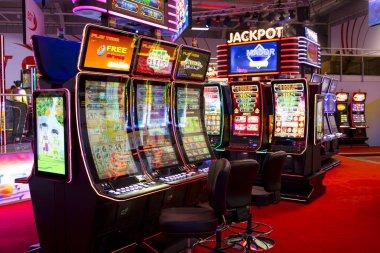 Live casino table interface with multiple dealer feeds
